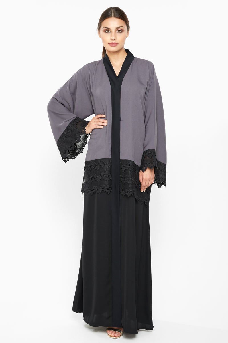 النخبة عباية عصرية بلونين مع تفاصيل دانتيل مخطط بالأسود - Image 1