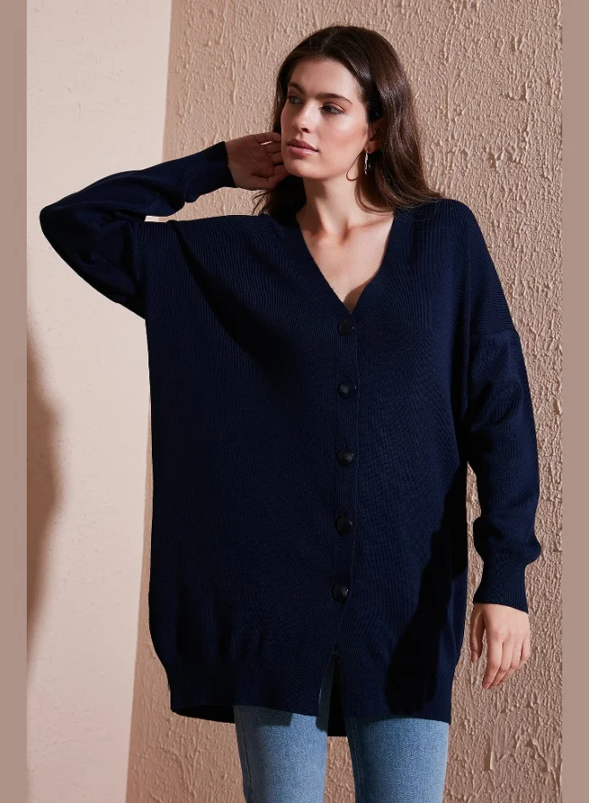 ليلا كارديجان ليلا نسائي بياقة على شكل حرف  وأزرار