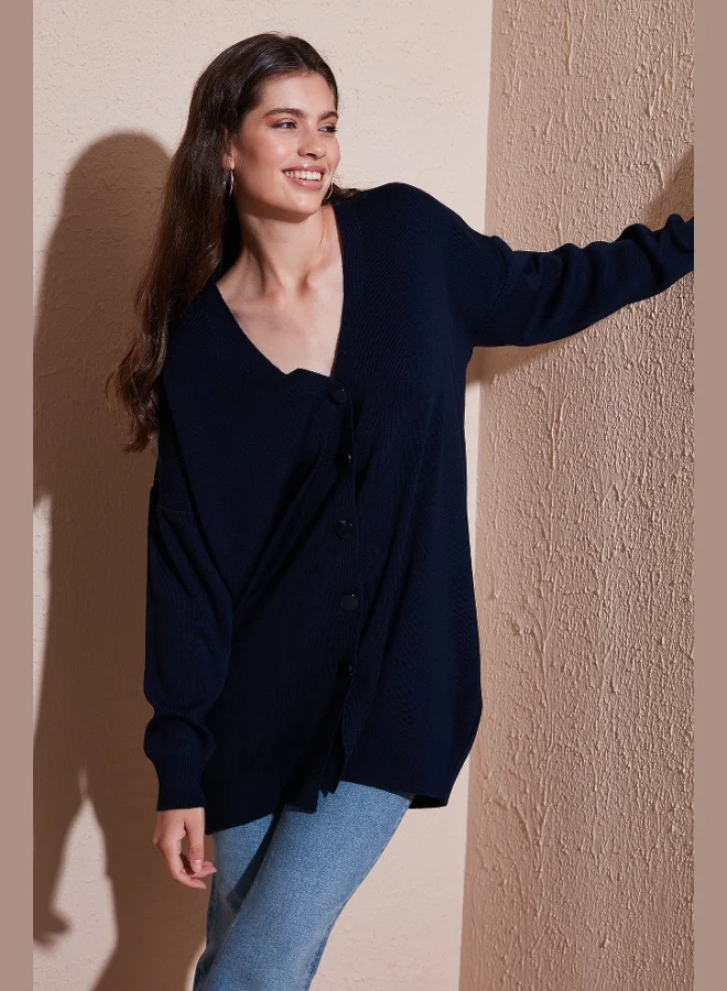 ليلا كارديجان ليلا نسائي بياقة على شكل حرف  وأزرار