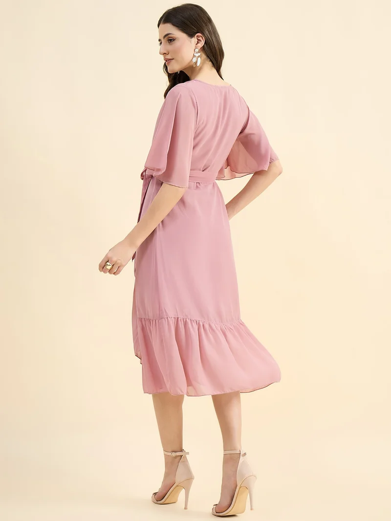 بانيت فستان بتصميم لفّ (Wrap) بلون الـ "روز جولد" - طول منتصف الساق