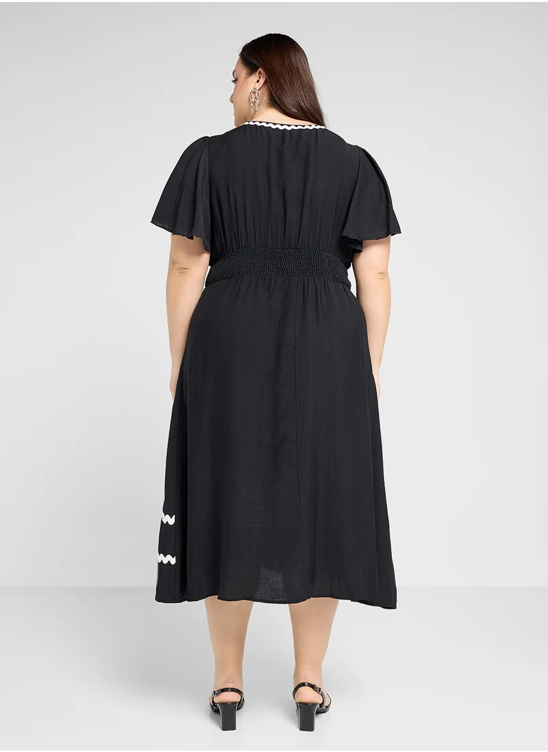 جينجر بلس Contrast Trim A Line Midi Dress