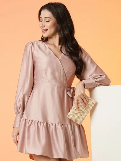 جلو باص Women Pink V-Neck Cuffed Sleeves Tie-Ups Tiered Satin Wrap Dress