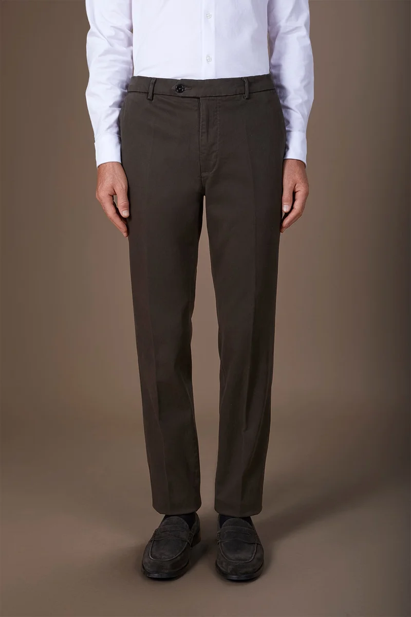 Doppelganger Brown Classic men's chinos in regular fit with stretch twill construction - DK Brown for Men | Best Price UAE