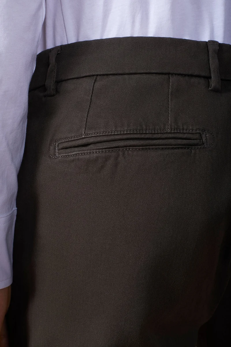 Doppelganger Brown Classic men's chinos in regular fit with stretch twill construction - DK Brown for Men | Best Price UAE