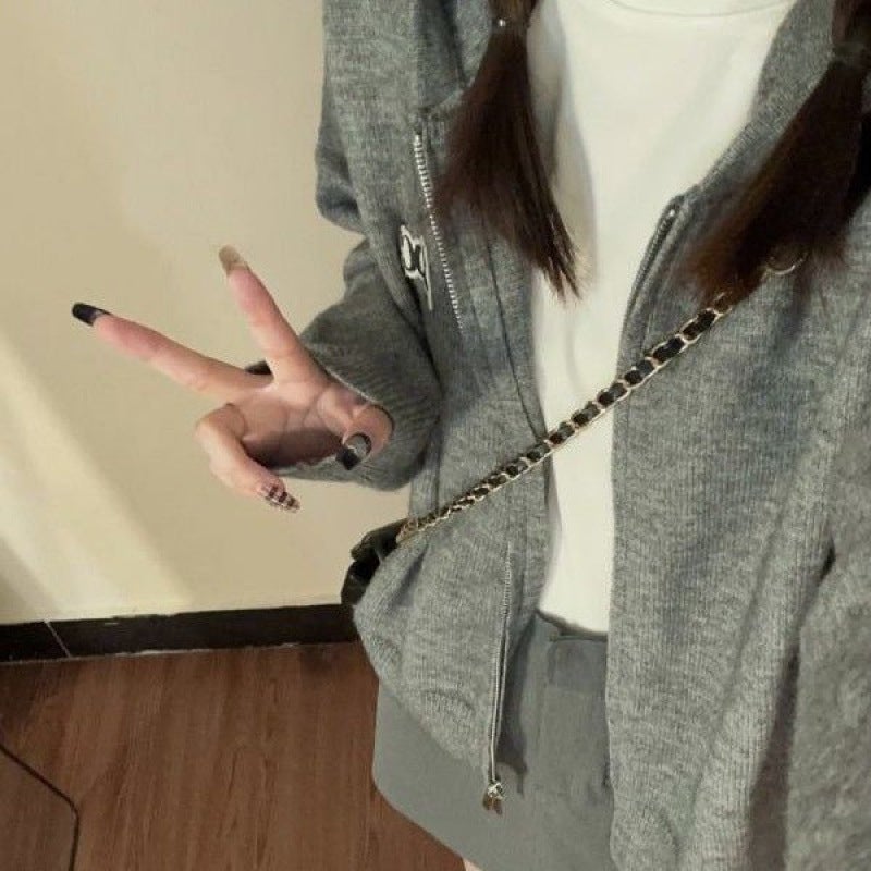 سترة كاردين مريحة بغطاء رأس مزدوج بسحاب رمادي، مزينة برسالة عتيقة، أسلوب مريح، قمة محبوكة - Image 4