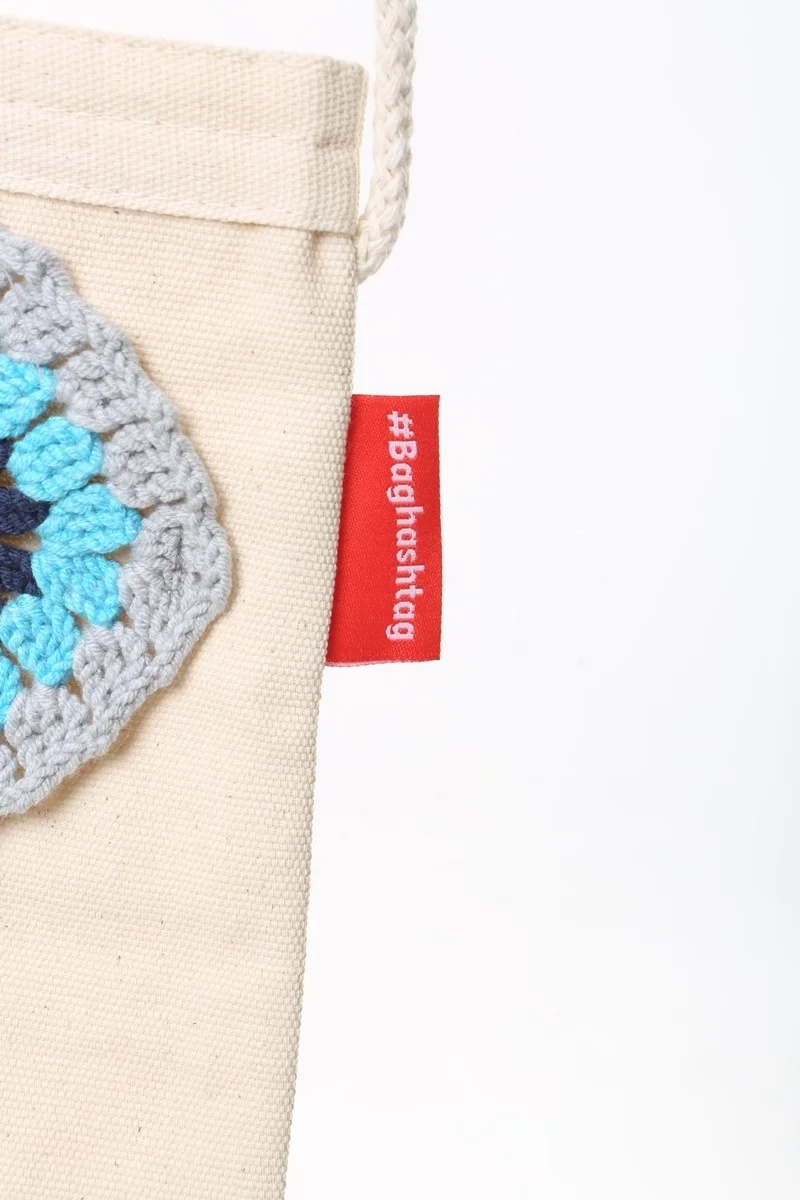 باجهاشتاج Blue Pattern Hand Embroidered Canvas Phone Bag