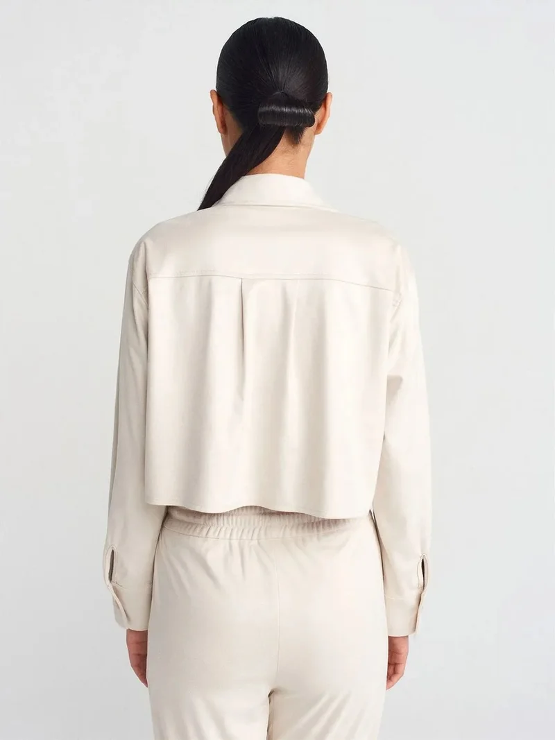 ديلفين Dilvin Women's Cropped Faux Suede Button Shirt