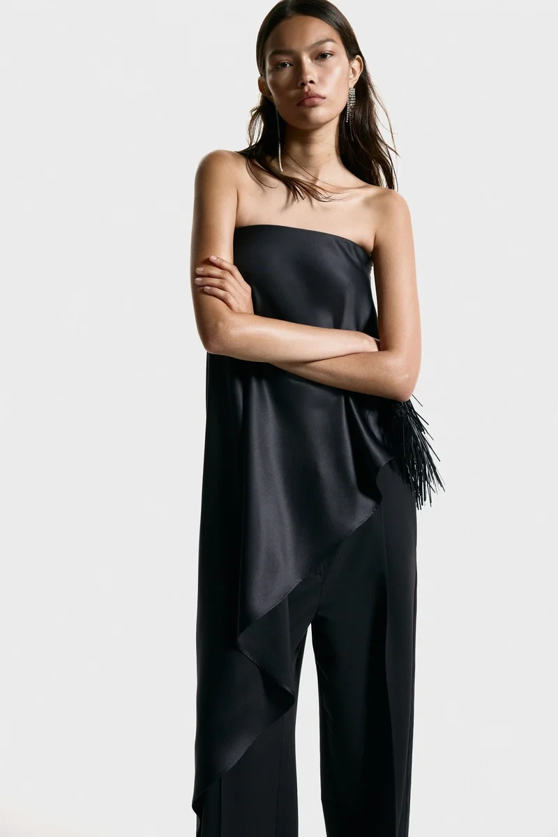 اتش اند ام بلوزة قصيرة من الساتان