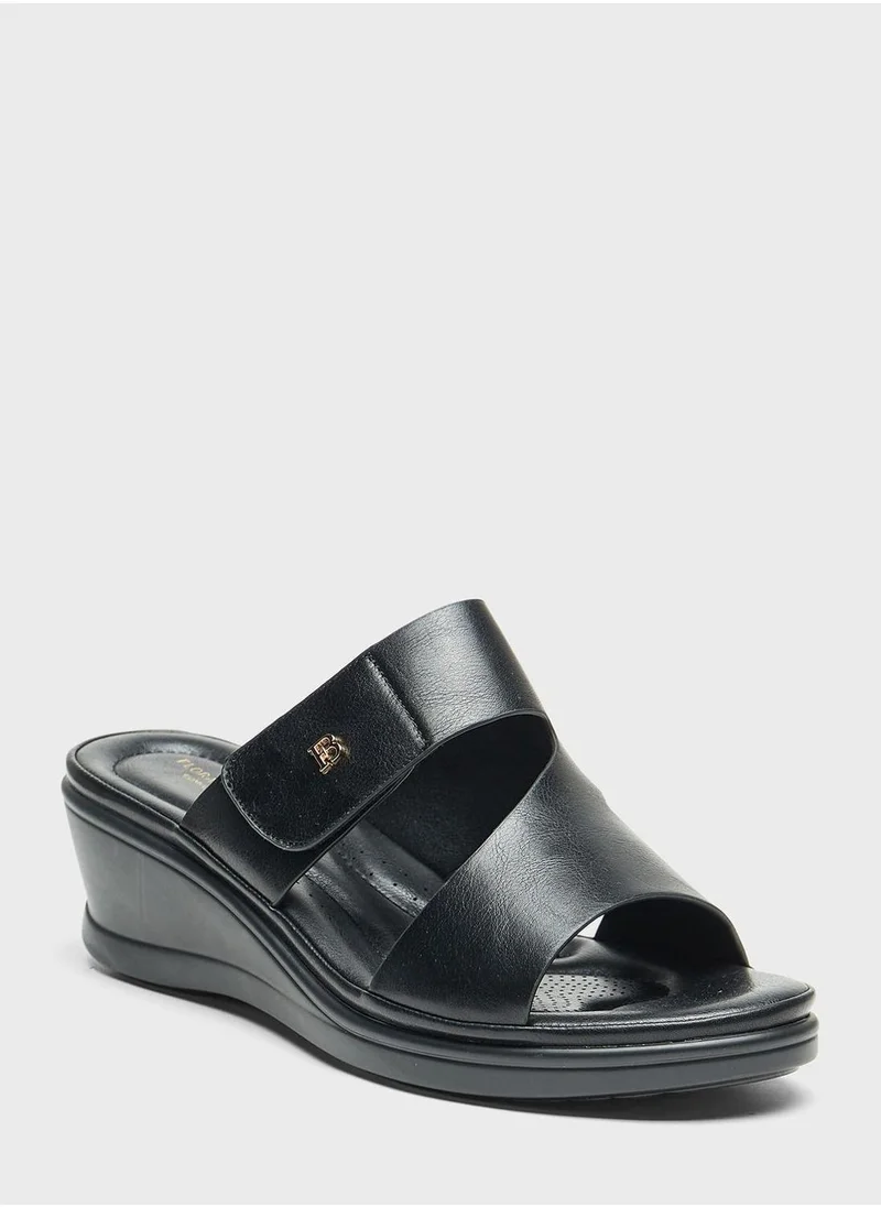shoexpress Double Strap Wedge Sandals