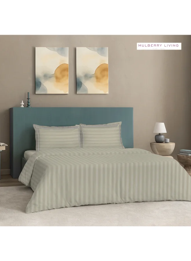 مالبيري ليفينج طقم لحاف 4 قطع مصنوع من القطن بنسبة 100% - خطوط إليسيان 300 خيط - 1 غطاء لحاف (260 × 240 سم)، 1 ملاءة سرير كاليفورنيا كينج (200 × 200 × 30 سم) مع 2 غطاء وسادة (50 × 75 سم) - بيج