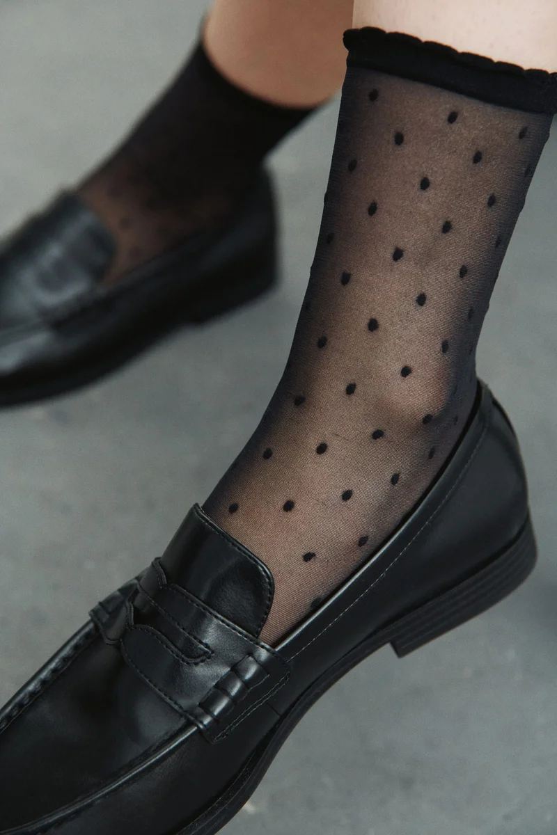 اتش اند ام جوارب منقطّة