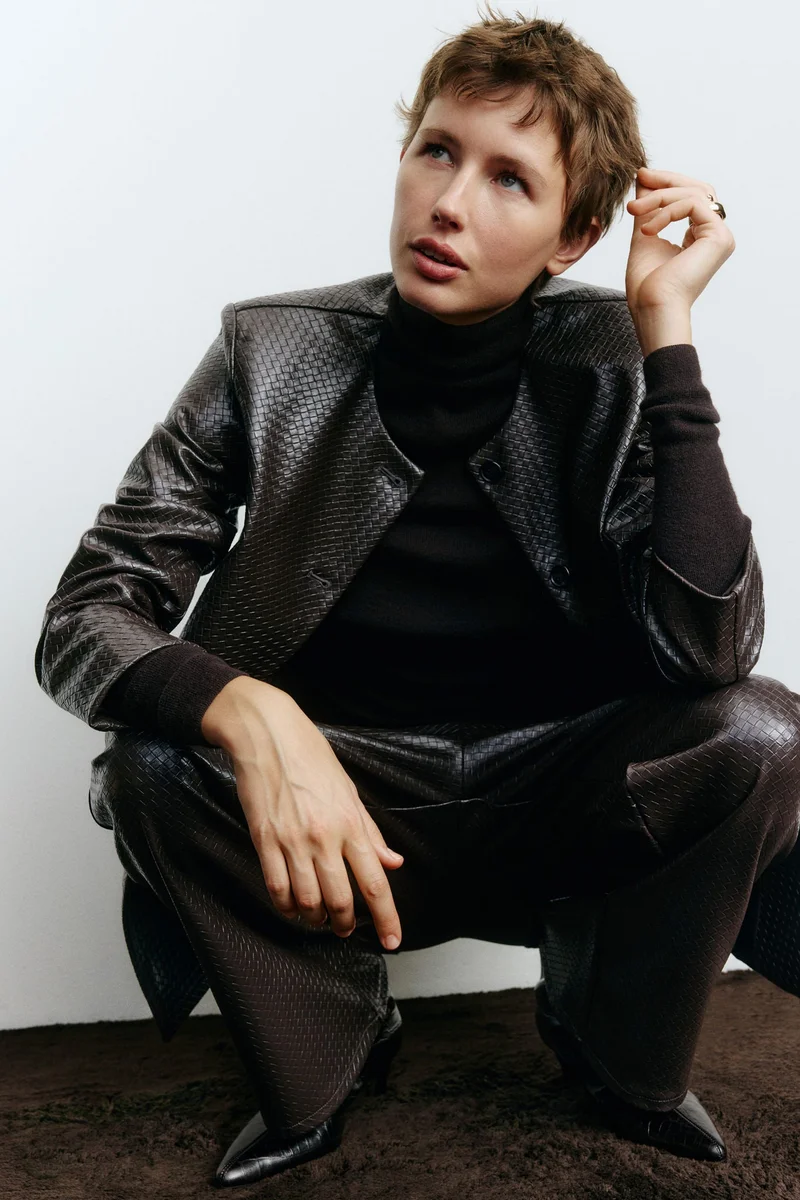 اتش اند ام جاكيت من نسيج مطلي