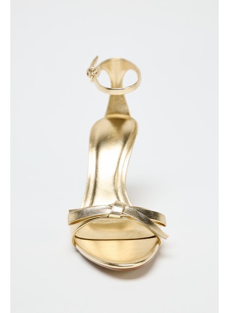 زارا صندل بكعب عالٍ مقوس ذو تأثير معدني - Image 3