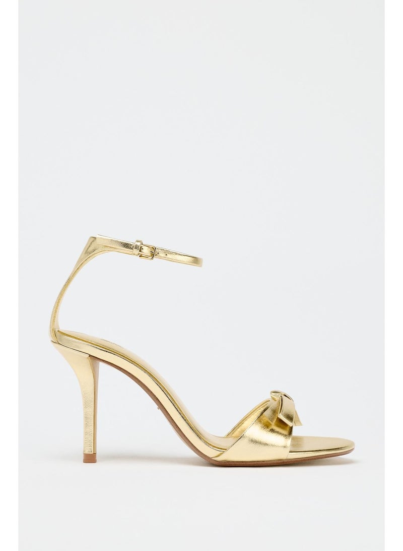 زارا صندل بكعب عالٍ مقوس ذو تأثير معدني - Image 1