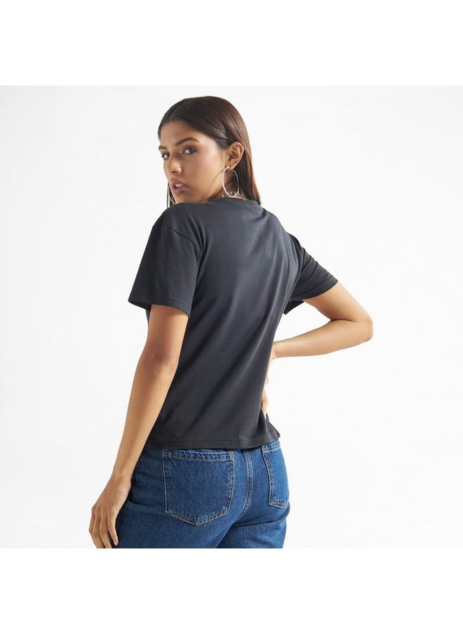 FAV Slogan Print T-shirt with Round Neck and Drop Shoulder Sleeves  - Image 3
