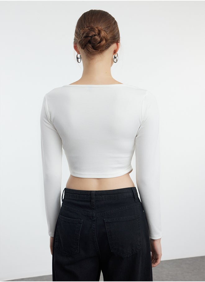 trendyol - Ecru Piping Detailed Square Neck Fitted Crop Interlock Knitted Blouse TWOAW23BZ00151 - Image 1
