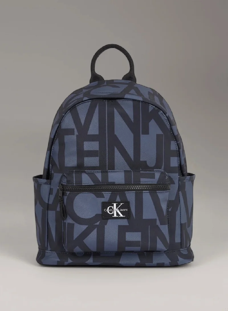 كالفن كلاين جينز شنطة ظهر مزينة بشعار كلفن كلاين