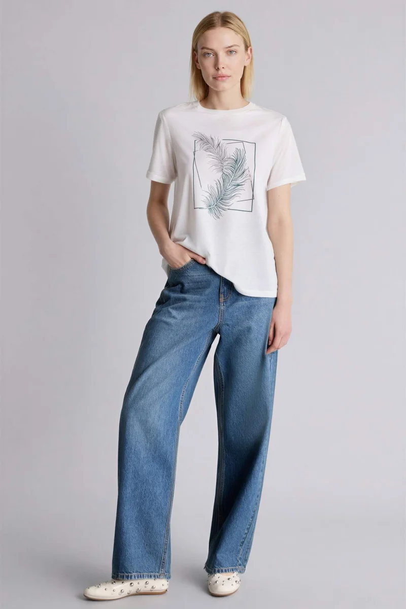 ديفاكتو Regular Fit Crew Neck Short Sleeve T-Shirt