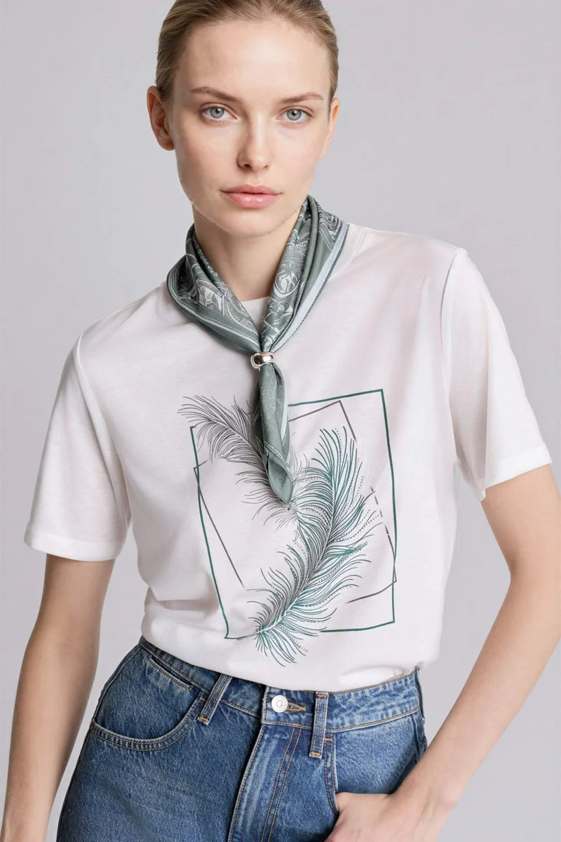 ديفاكتو Regular Fit Crew Neck Short Sleeve T-Shirt