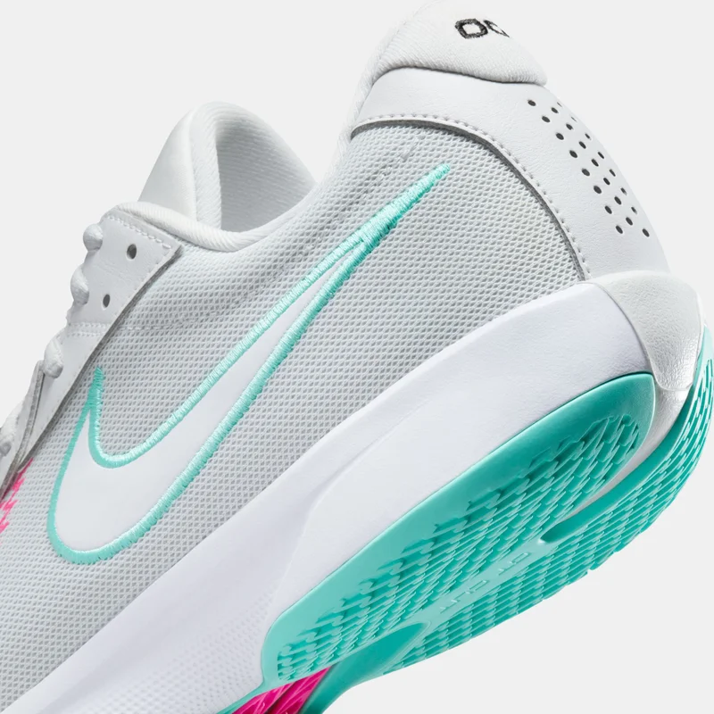 Nike Men's G.T. Cut Academy Basketball Shoes