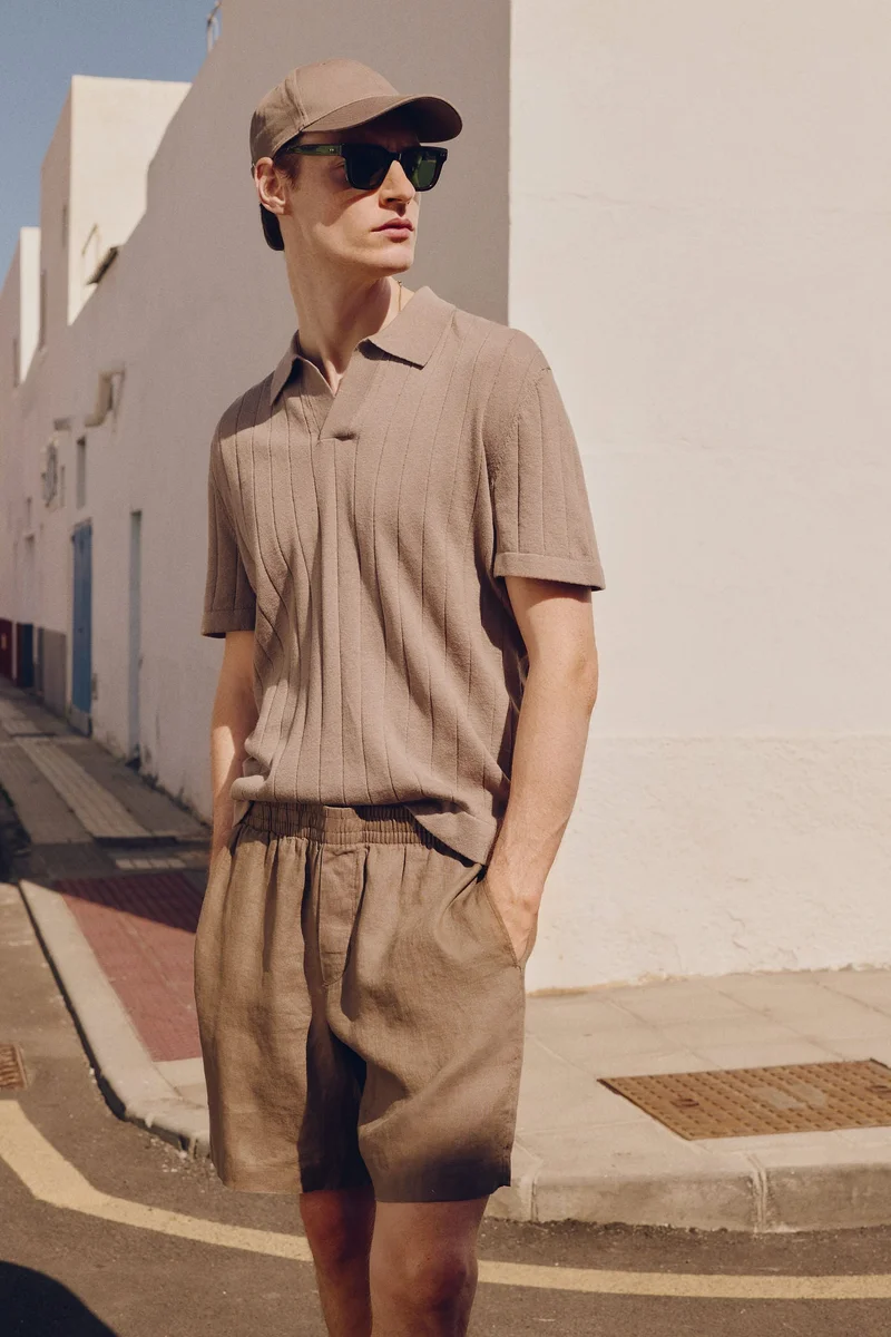 اتش اند ام تي-شيرت بولو بقصّة عادية من مزيج الكتان