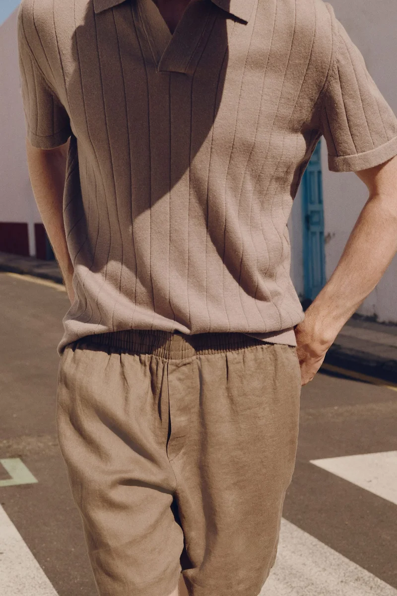 اتش اند ام تي-شيرت بولو بقصّة عادية من مزيج الكتان