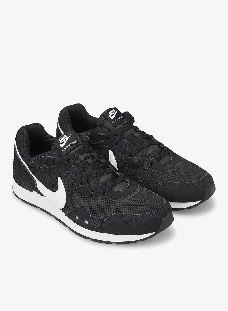 نايكي حذاء فينتشور رانر للرجال