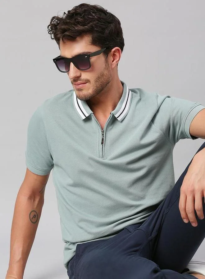 دينيس لينغو تيشيرت بياقة بولو وقصة عادية