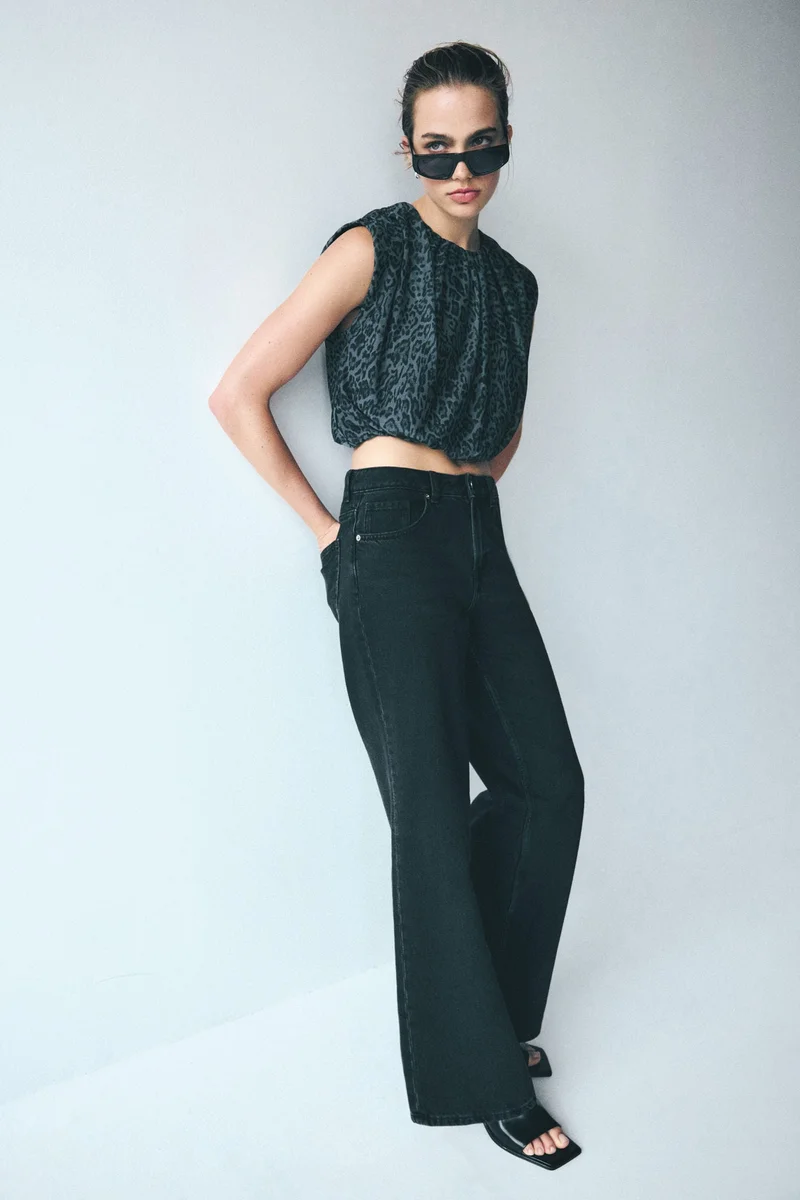 اتش اند ام بلوزة منسدلة من نسيج شبكي