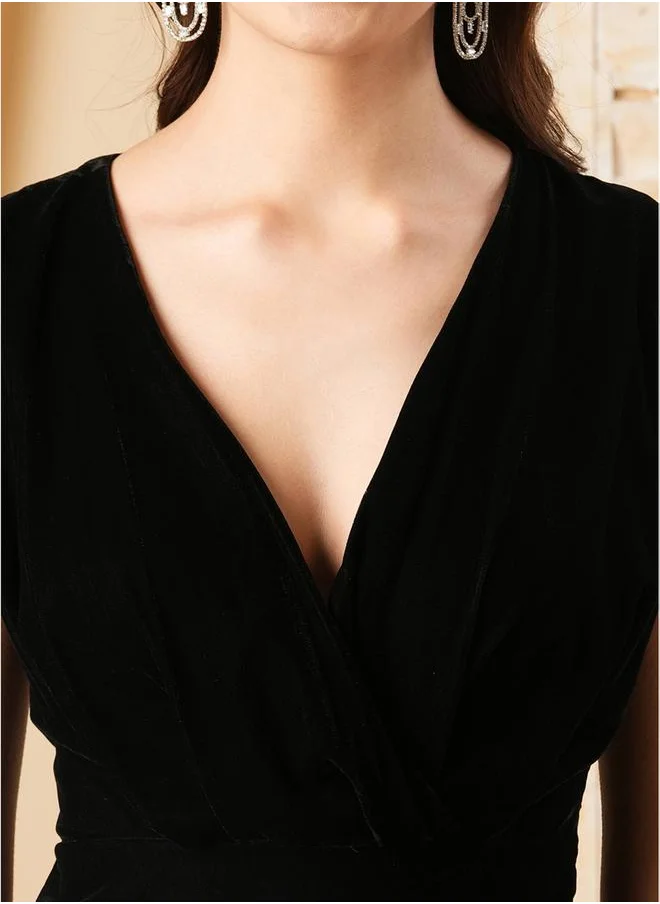 ميش Deep V Neck Maxi Dress with Side Split by Styli