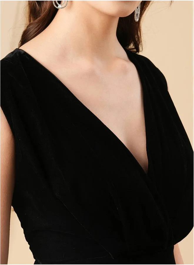 ميش Deep V Neck Maxi Dress with Side Split by Styli
