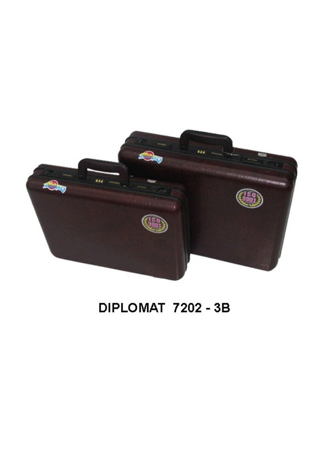 Two bags (two pieces) of different sizes to suit all your daily needs. The larger bag is intended for large documents, and the other smaller bag is suitable for quick and light transportation. Both bags feature the same solid design, classic brown color, and double security system.