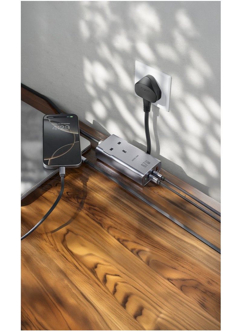 جرين ليون - مقبس كهرباء GaN Premium AC Socket 67W مع 2 منفذ USB-C ومنفذ QC3.0 / مركز شحن / 2 منفذ Type-C / قابس بريطاني / شاحن متعدد المنافذ / شاحن سريع - رمادي - Image 1