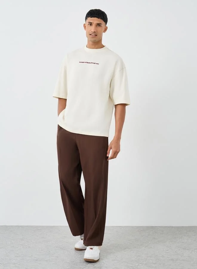 ستايلي تيشيرت رجالي بطبعة جرافيك وأكمام قصيرة وقصة واسعة