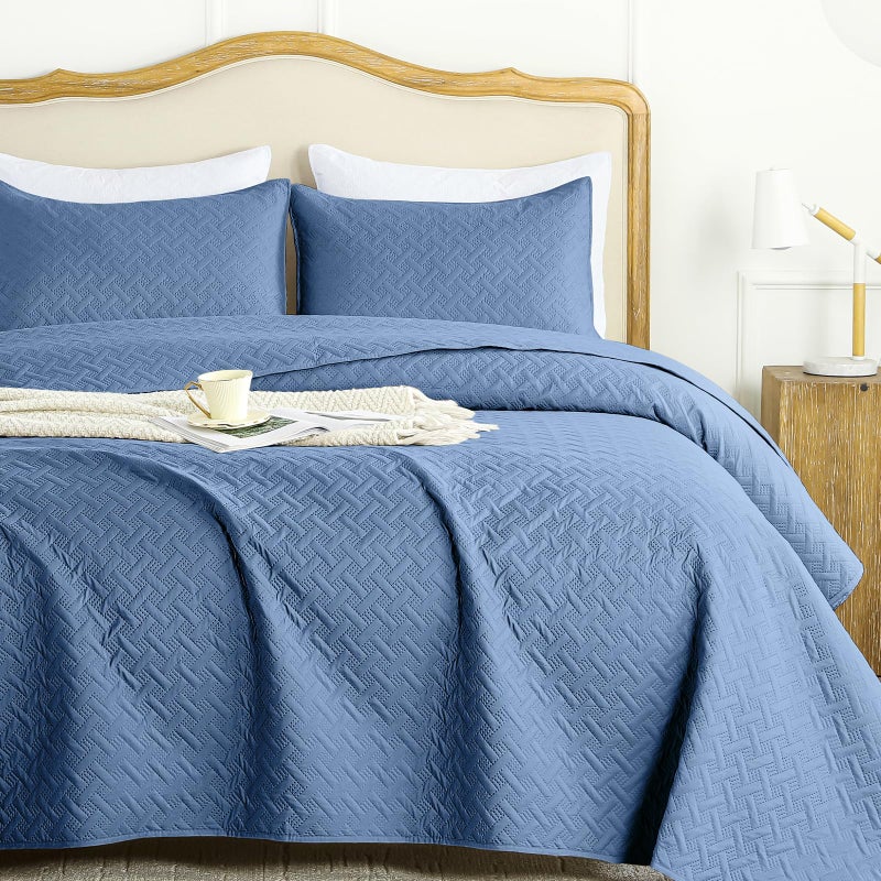 FLYMME King Size Quilt Bedding Set Bluish Grey Lightweight Bedspreads for Summer Modern Style Geometric Weave Stripe Pattern Soft Microfiber Bed Coverlet 3 Pieces (1 Quilt  2 Shams) - Image 1