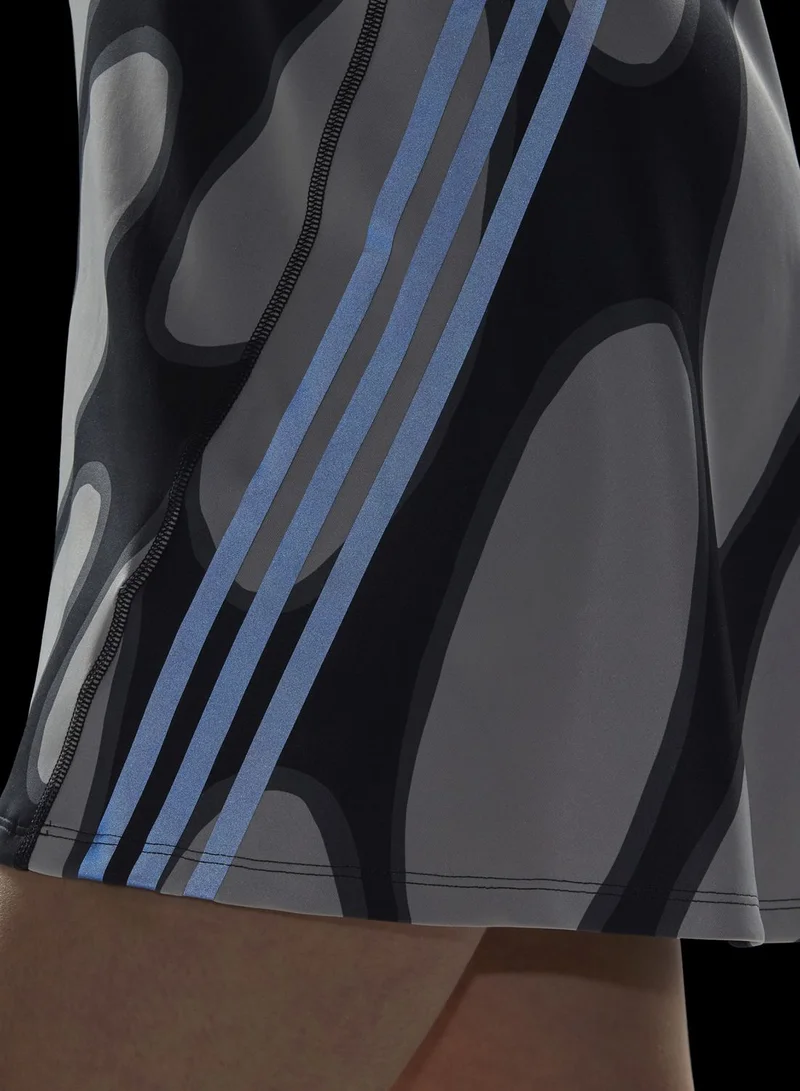 adidas فستان مزين بخطوط الماركة