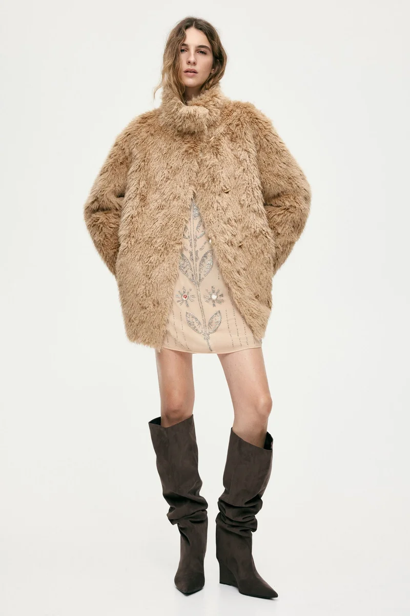 اتش اند ام معطف بقبة عالية