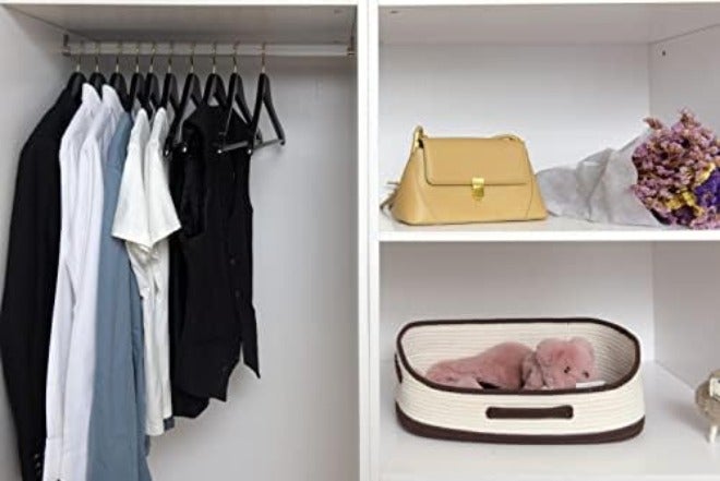 Quality Hangers شماعات خشبية عالية الجودة - طقم شماعات مقوسة قليلاً - شماعات معاطف من الخشب الصلب بخطافات كرومية أنيقة - شماعات متينة للملابس، والسترات، والقمصان، والسراويل، والبدلات (لون طبيعي، 10 قطع) - Image 5