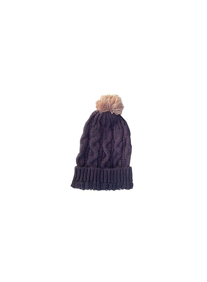 The winter ice cap is made of durable, high-quality wool yarn 