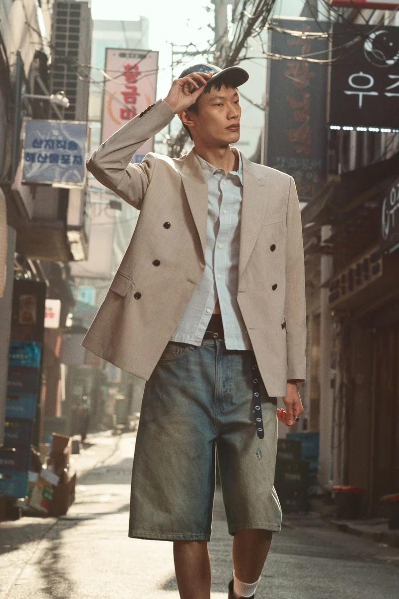 اتش اند ام شورت فضفاض من الدنيم