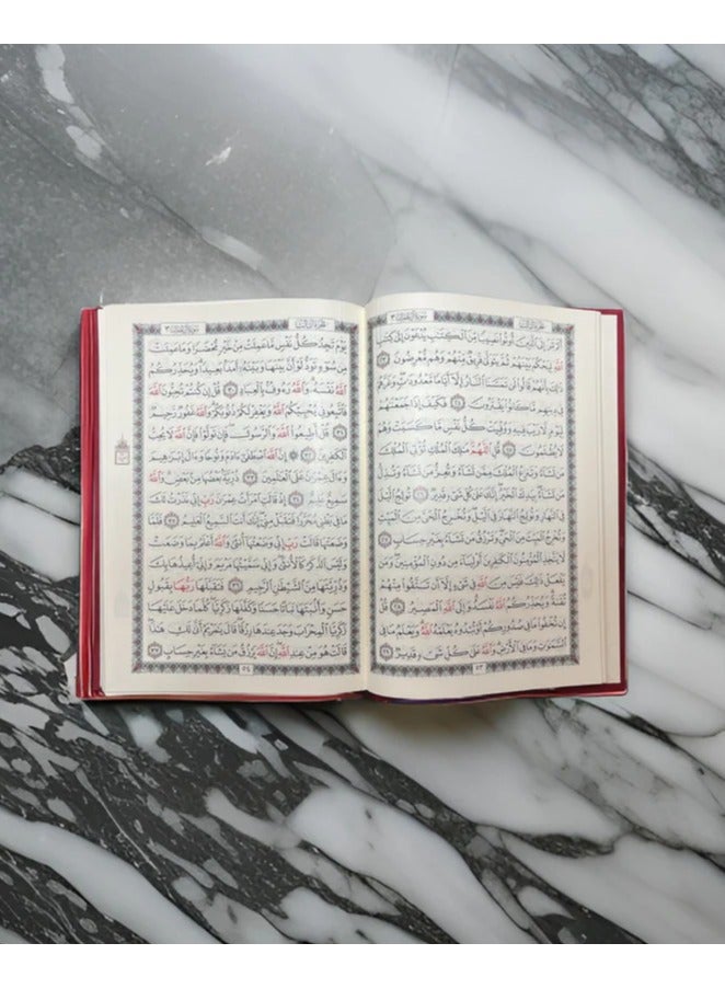 مصحف بالرسم العثماني مخمل لون بيج ورق المدينة مقاس 14×20 سم - Image 2