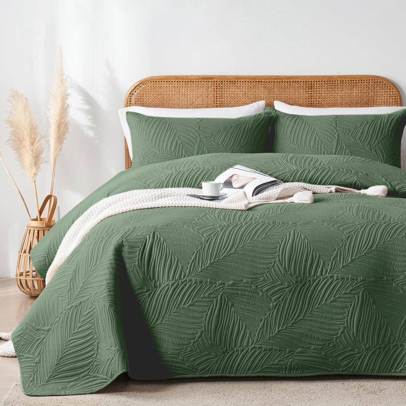 OARAGE Twin Quilt Bedding Set Soft Lightweight Olive Green Bedspread with Leaf Pattern Ultrasonic Microfiber Bed Coverlet for All Season (1 Quilt 1 Sham) - Image 1