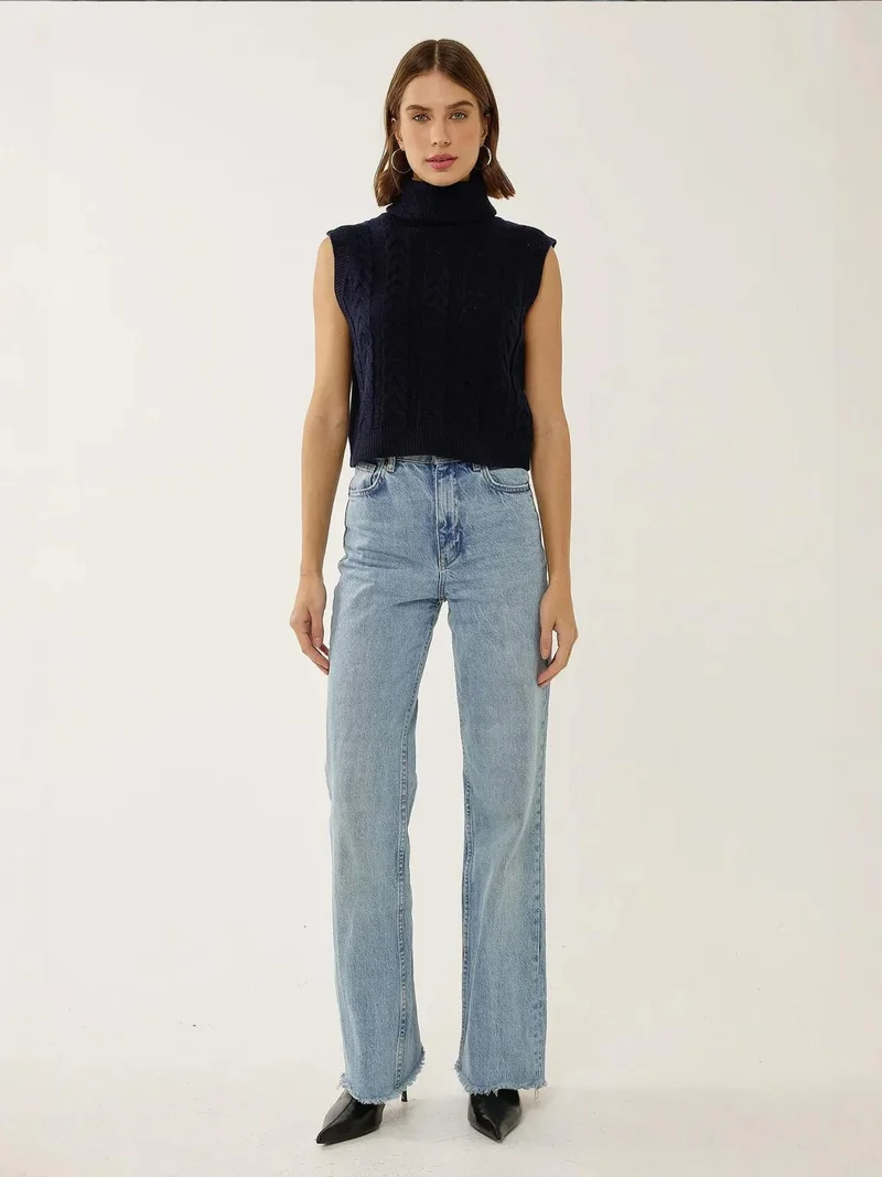 HICCUP Turtleneck Knitwear Sweater Vest with Hair Braid Pattern