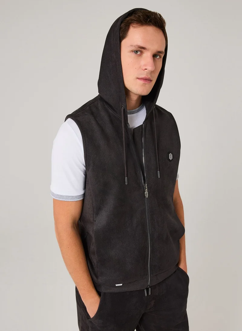 ثيودور السترة بدون أكمام بلون التيتانيوم