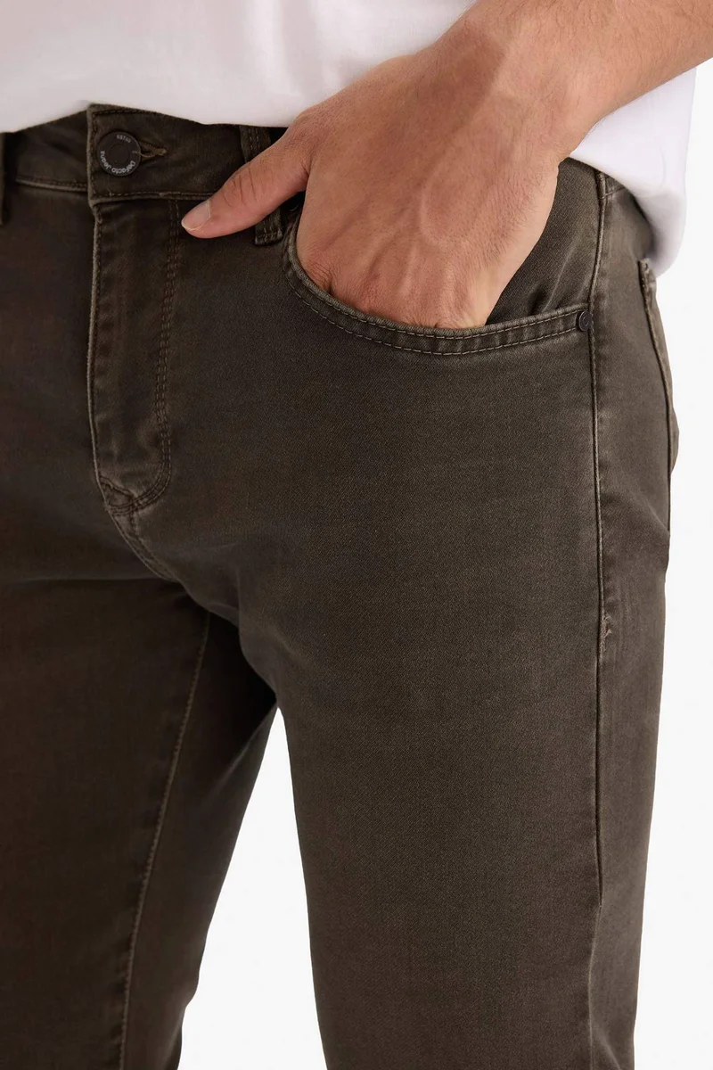 Defacto  Sergio Regular Fit Regular Waist Straight Leg Jeans for Men | Best Price UAE