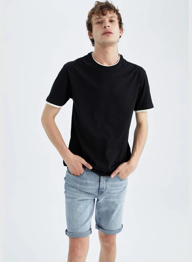 ديفاكتو Regular Fit Short Sleeve Stripe Detail T-Shirt