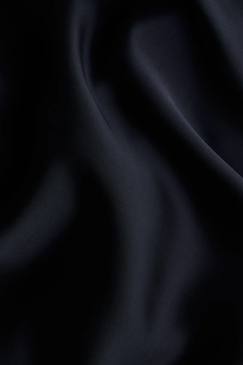 اتش اند ام تنورة ميدي