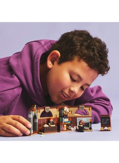 LEGO Harry Potter Hogwarts Castle: Charms Class Set with 3 Minifugures incl. Hermione Granger & Ron Weasley, Features Wingardium Leviosa Levitation Function, Toy for 8+ Year Old Boys & Girls 76442 (204 pieces)  - Image 3