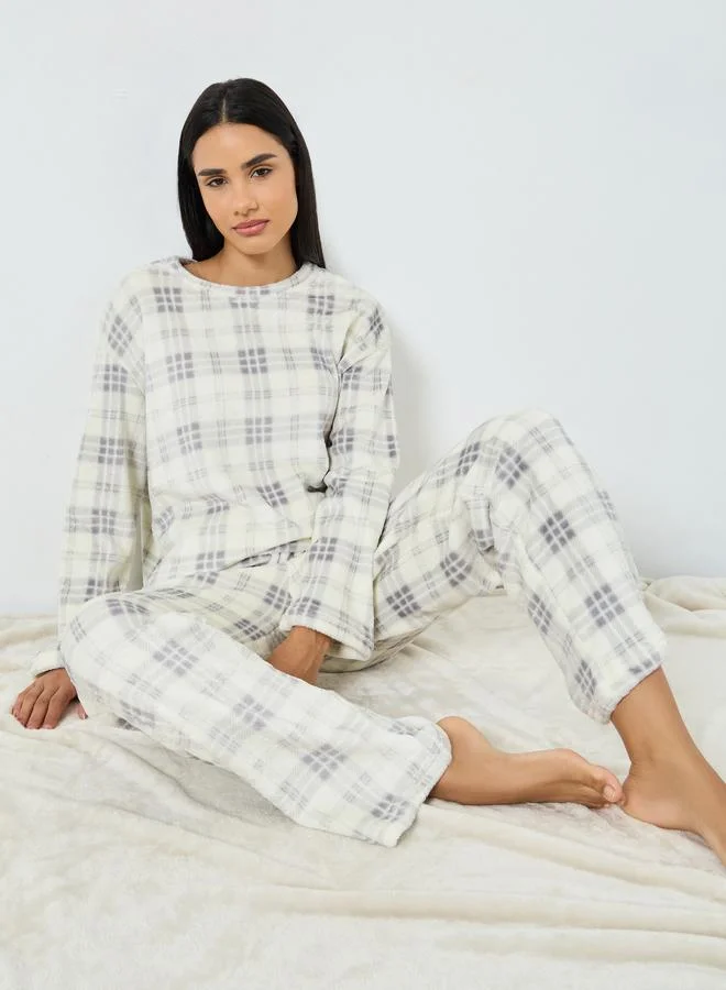 ستايلي طقم بيجاما من بنطال وبلوزة فليس بطبعة مربعات