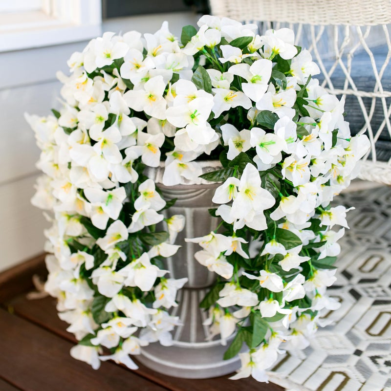 HyeFlora نباتات زهور صناعية معلقة من Hyeflora Bougainvillea للديكور في الهواء الطلق قطعتين من الزهور المزيفة الحرير البوغانفيليا فاينز واقعية مقاومة للأشعة فوق البنفسجية للمزارعين في الهواء الطلق، جرة بيضاء - Image 3
